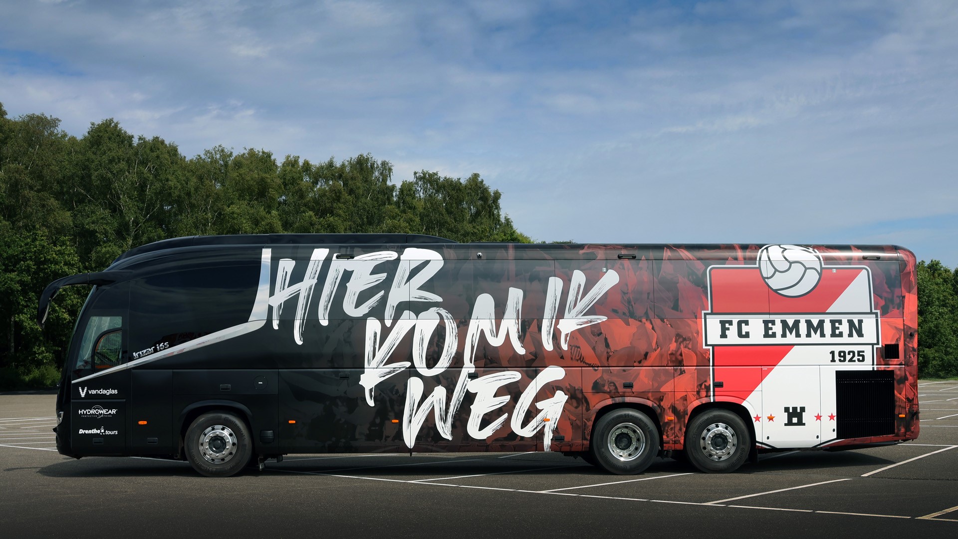FC Emmen spelers touringcar